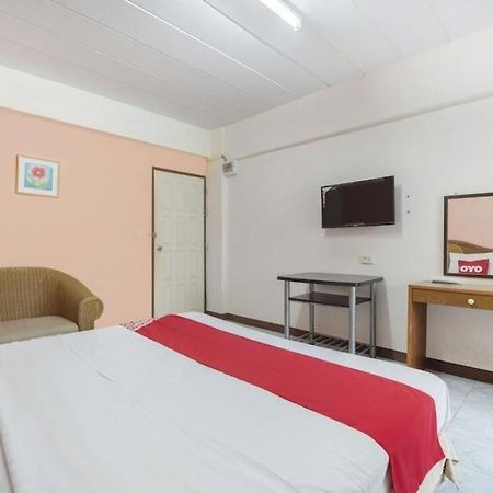 Oyo 519 B Min Airport Hotel Банкок Екстериор снимка