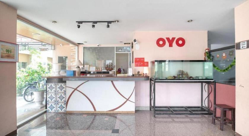 Oyo 519 B Min Airport Hotel Банкок Екстериор снимка