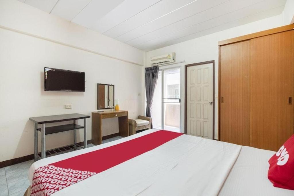 Oyo 519 B Min Airport Hotel Банкок Екстериор снимка