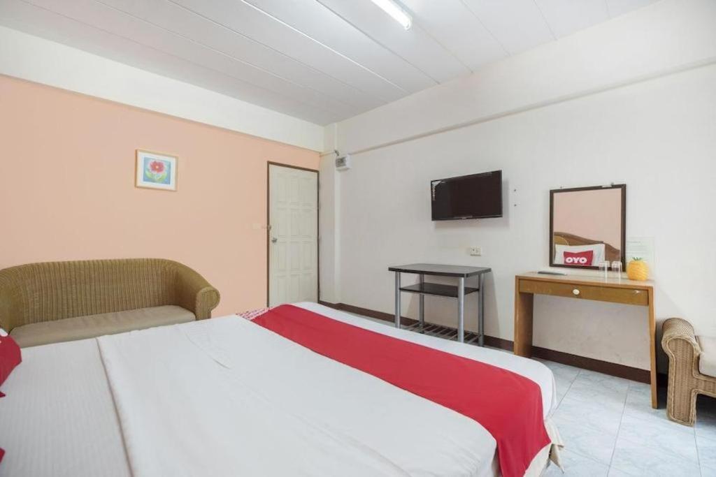 Oyo 519 B Min Airport Hotel Банкок Екстериор снимка
