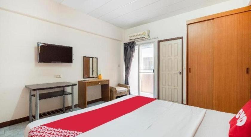 Oyo 519 B Min Airport Hotel Банкок Екстериор снимка