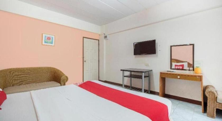 Oyo 519 B Min Airport Hotel Банкок Екстериор снимка