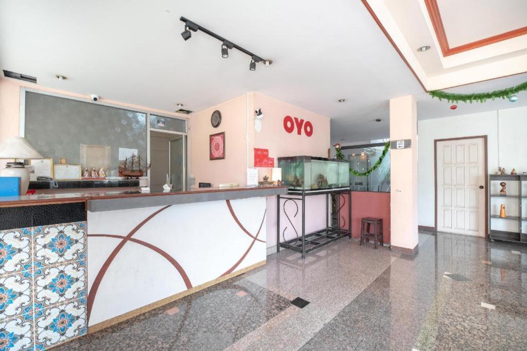 Oyo 519 B Min Airport Hotel Банкок Екстериор снимка